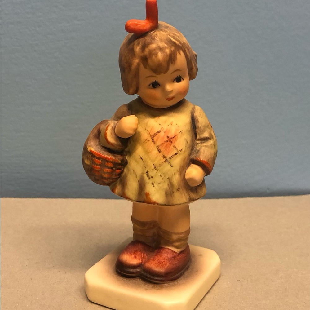 Set of 3 Goebel Hummel figurines 4” tall